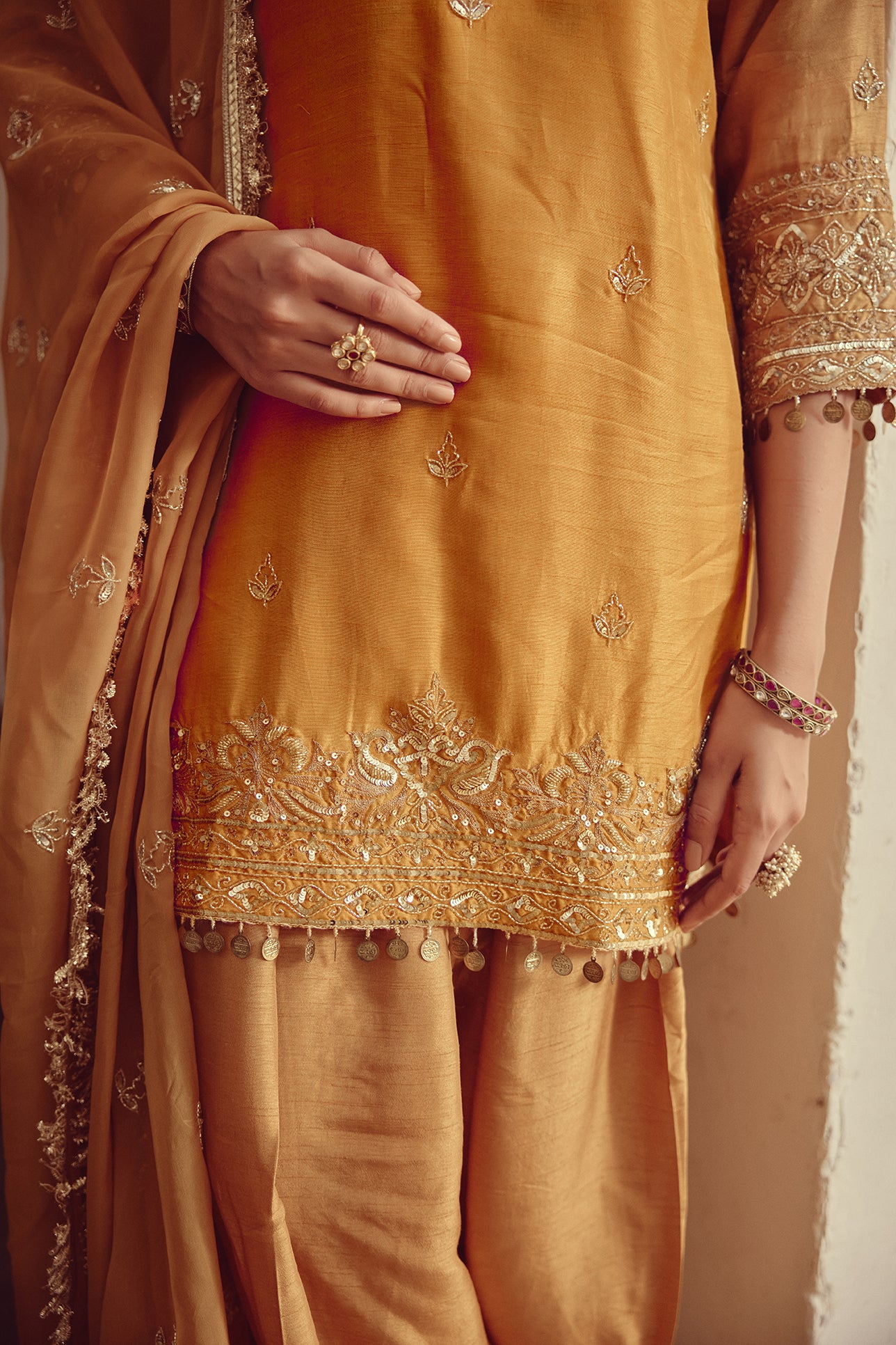 Mahnoor - Gold Beige Kurta Farshi Dupatta Set