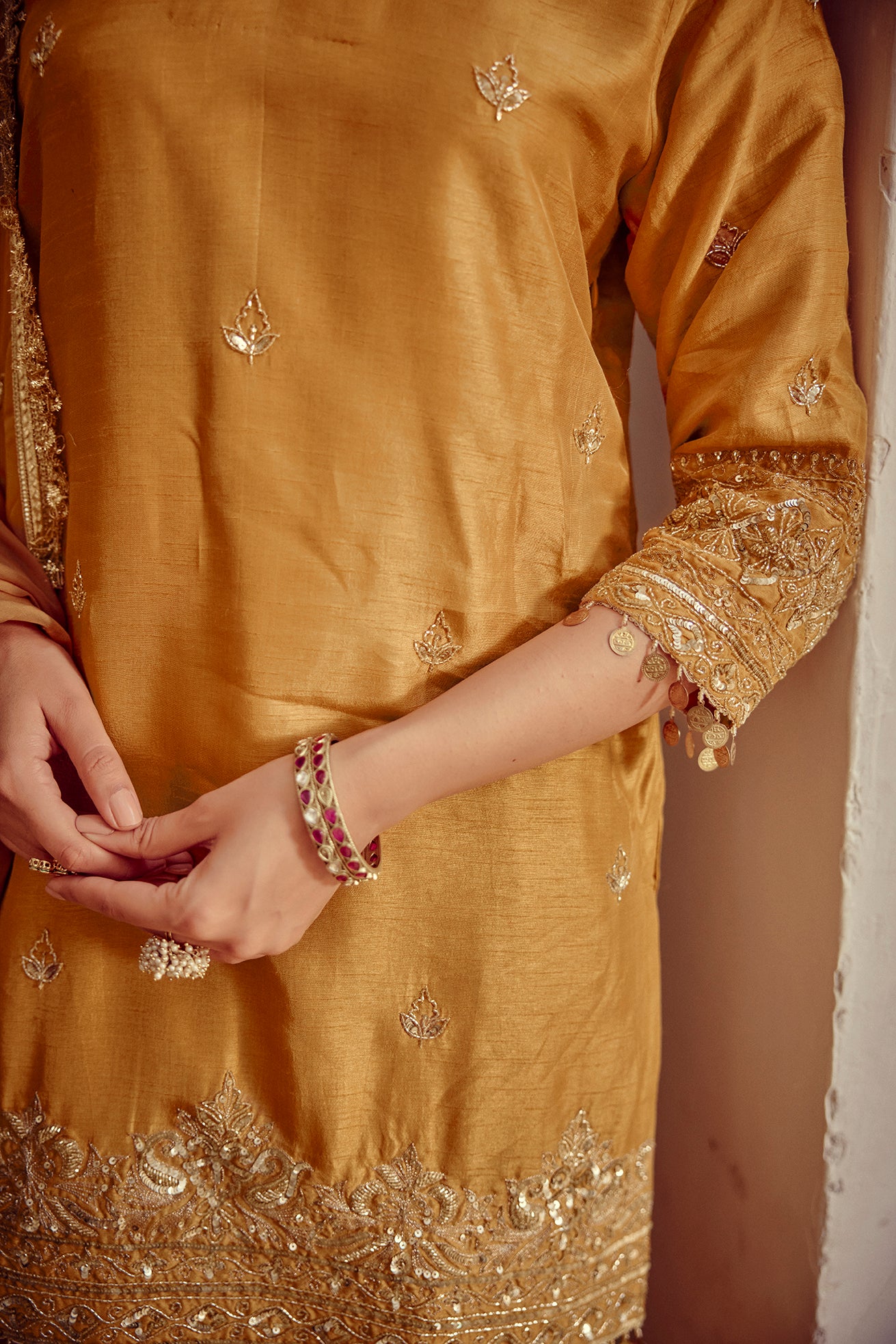 Mahnoor - Gold Beige Kurta Farshi Dupatta Set