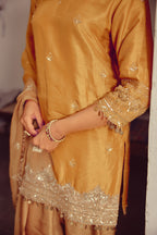 Mahnoor - Gold Beige Kurta Farshi Dupatta Set